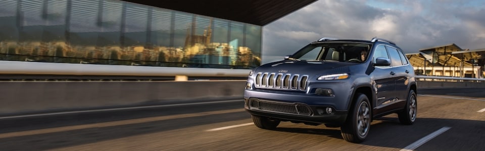 2018-Jeep-Cherokee-LatitudePlus-SUV-L01.jpg