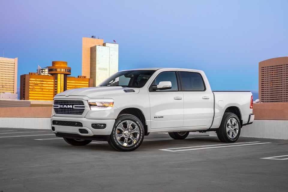 2019-RAM-1500-BigHorn-CrewCab-Truck-L04.jpeg