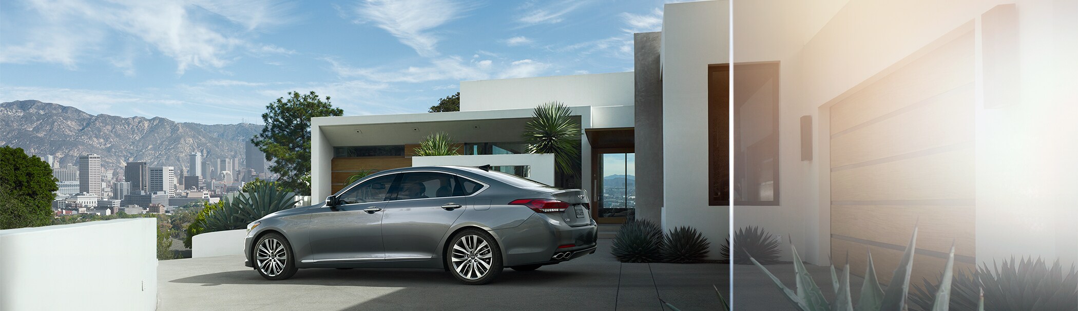 2017_G80_50_Ultimate_Gray_0010_Driveway.jpg