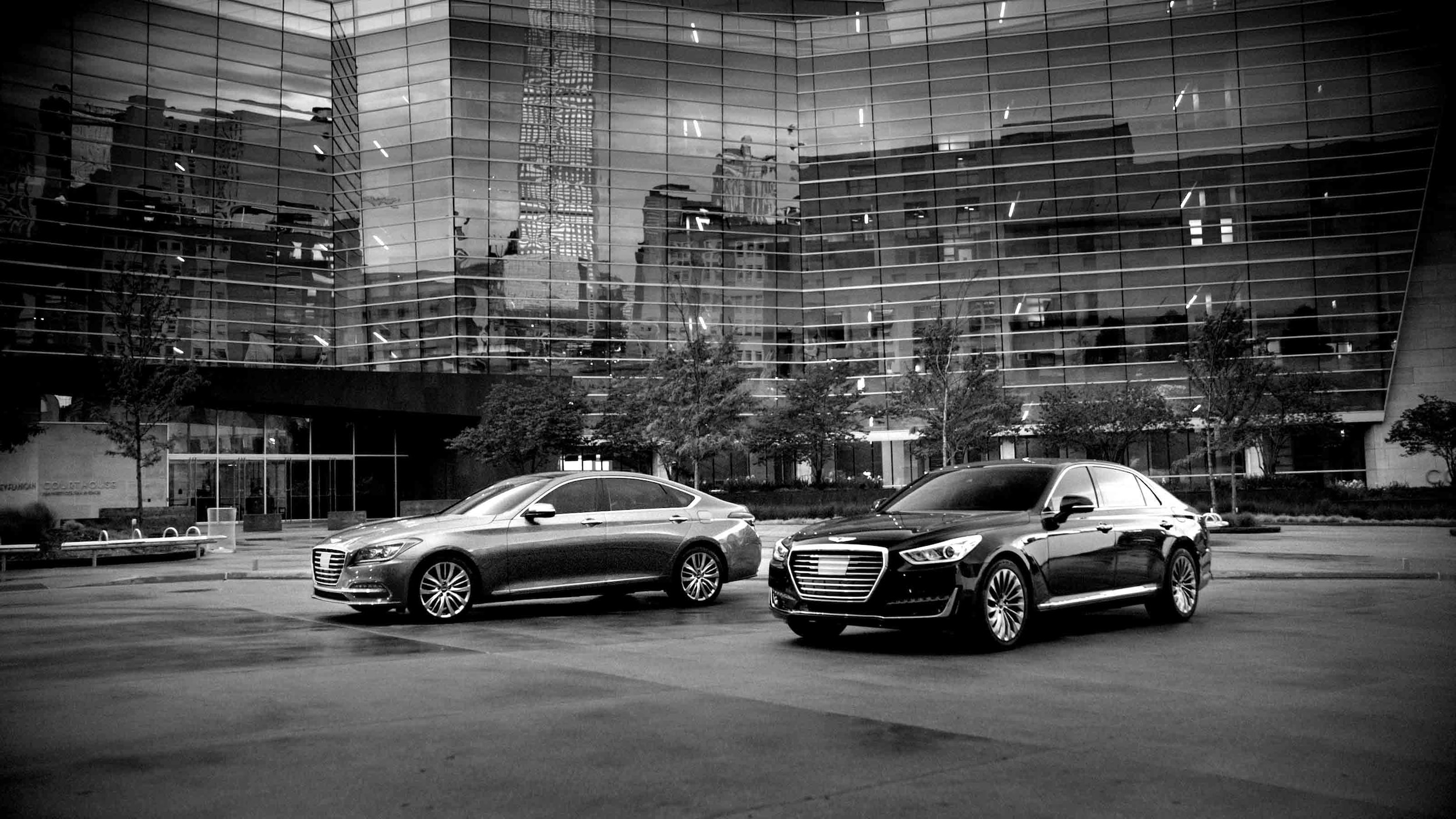 2018_Genesis_G80_50_Ultimate_Gray_Black_0001_Family.jpg