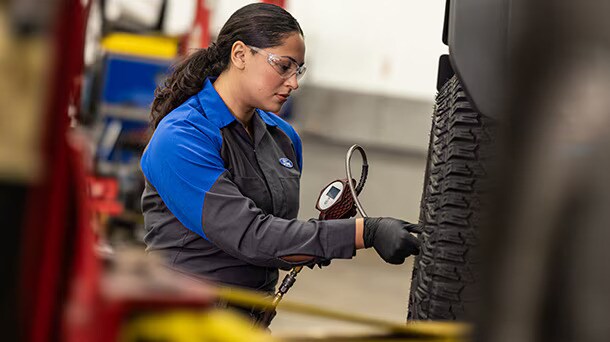2026 Jeep Gladiator tire pressure checks