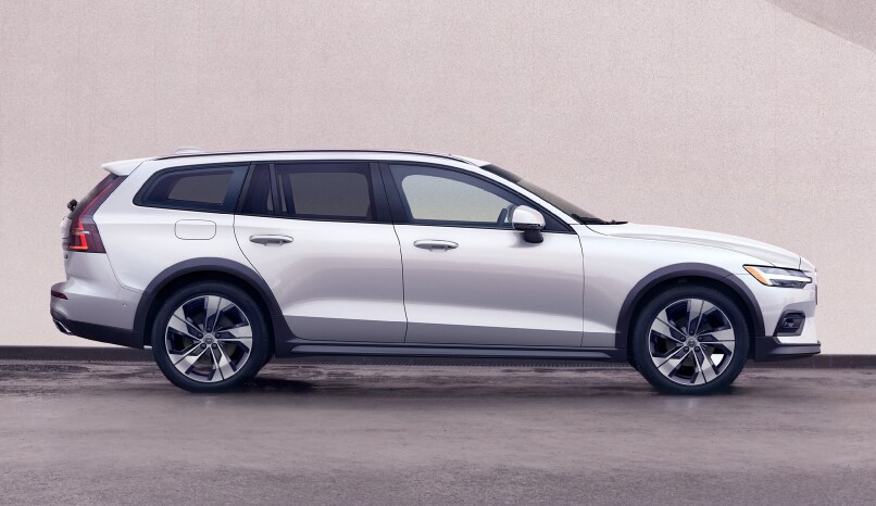 2022 VOLVO V60 T5 Momentum
