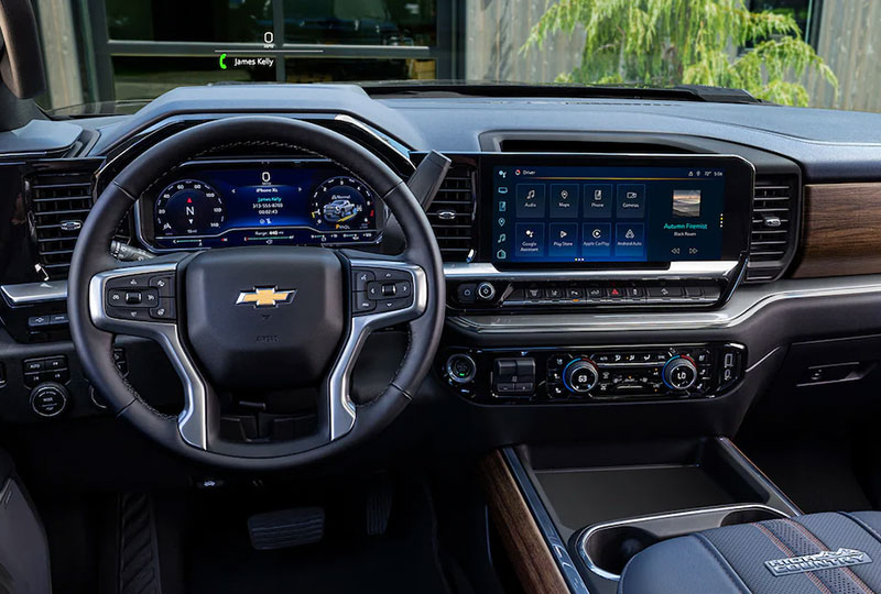 24-Silverado-HD-interior.jpg