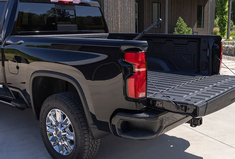 24-Silverado-HD-exterior.jpg