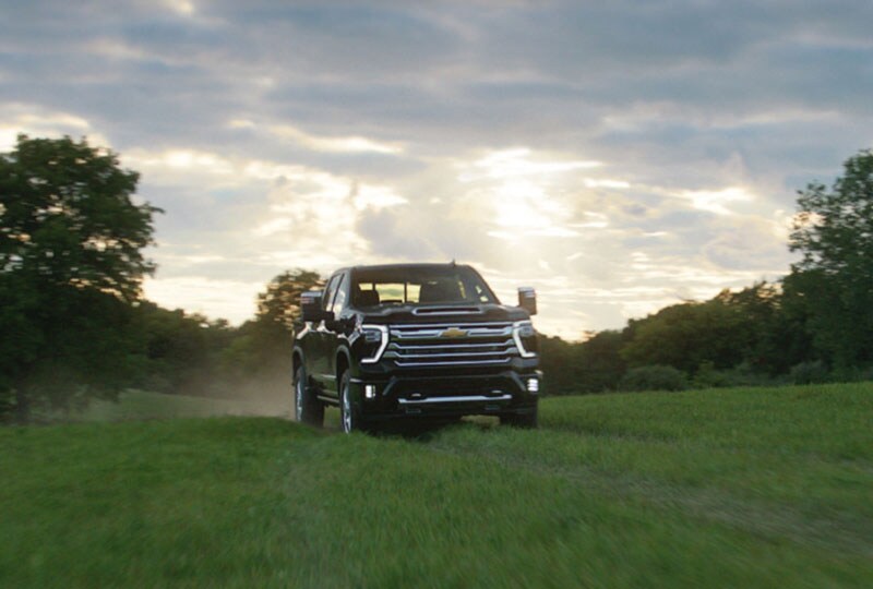 24-Silverado-HD-introducing.jpg