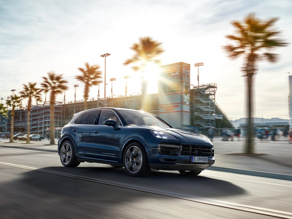 2019-Porsche-Cayenne-Turbo-SUV-L01.png