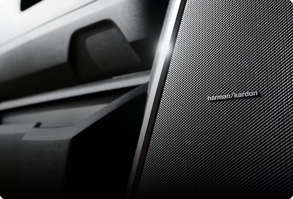 PREMIER INTERIOR SOUND WITH THE 900-WATT HARMAN KARDON PREMIUM AUDIO SYSTEM
