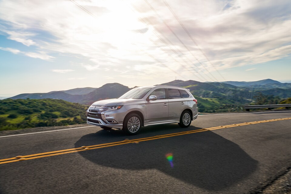 2022-Mitsubishi-OutlanderPHEV-GT-SUV-L07.jpeg