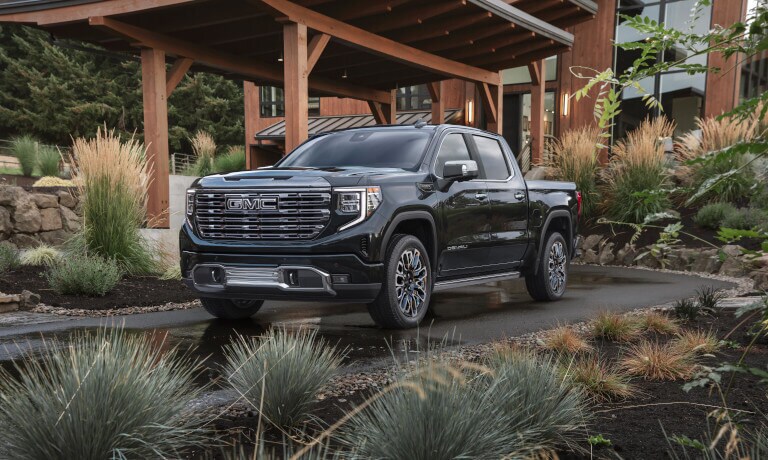 2025 GMC Sierra 1500 Exterior Parked On A Driveway