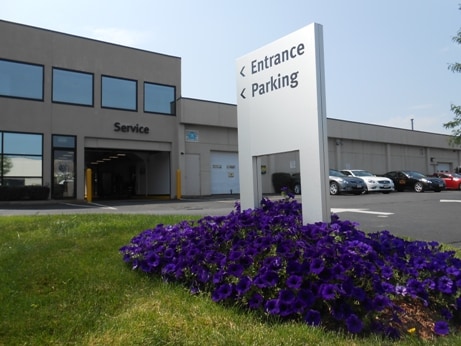 Our Kelly Infiniti service entrance is at the front of our building as soon as you enter our dealership grounds.