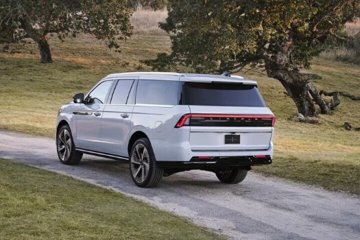 2025%20Lincoln%20Navigator.jpg