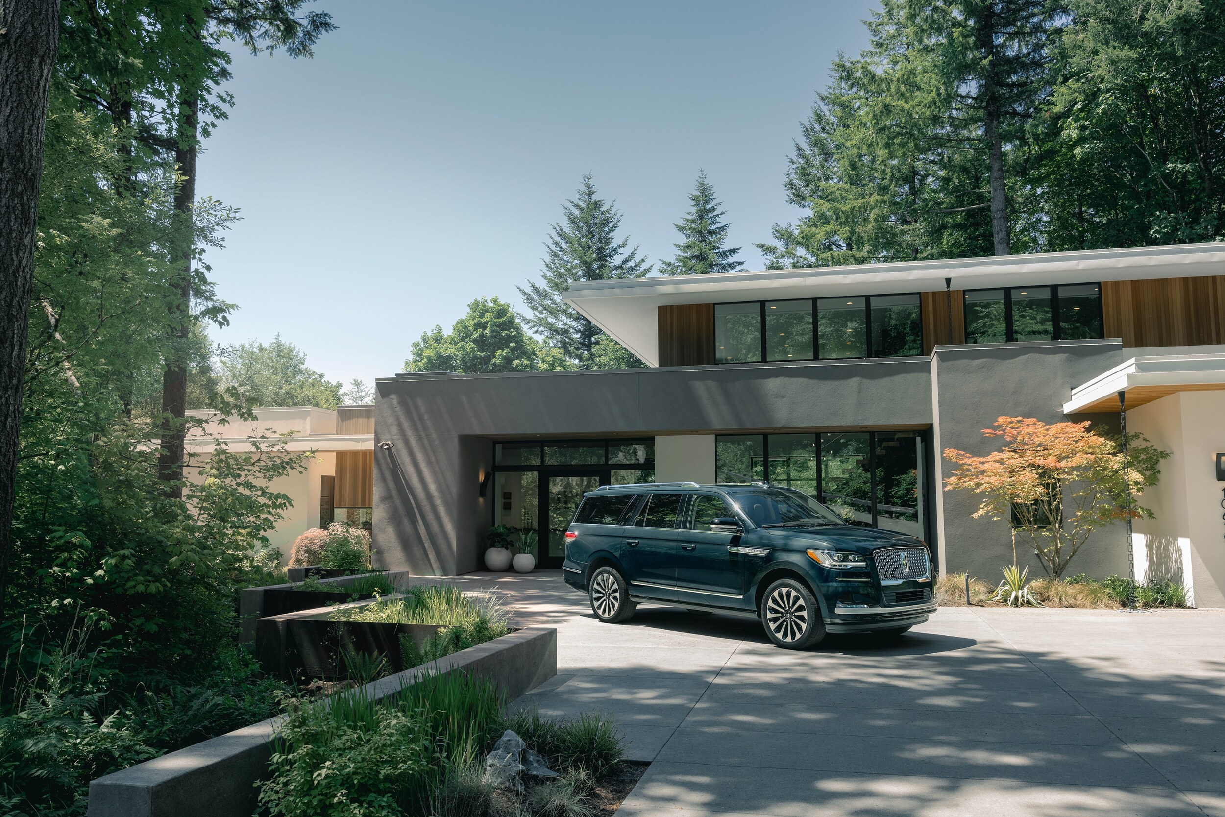 2022-Lincoln-Navigator-BlackLabel-SUV-L05.jpg
