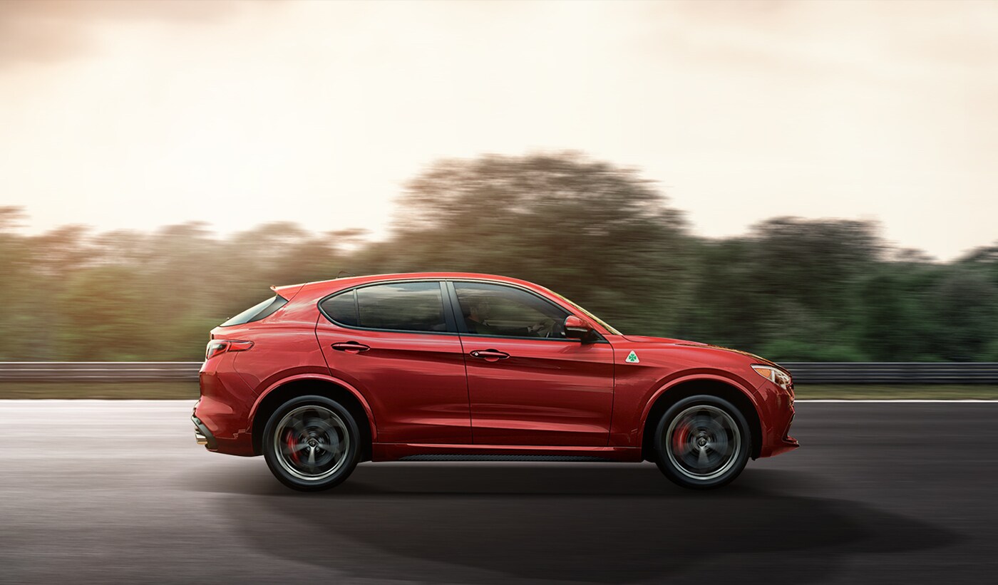 AlfaRomeo_2018_Quadrifoglio_Stelvio_XHeroPanel_Desktop.jpg
