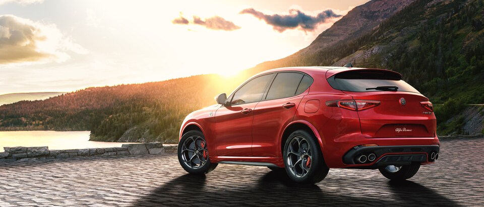 2018-Alfa-Romeo-Stelvio-Quadrifoglio-SUV-L02.png
