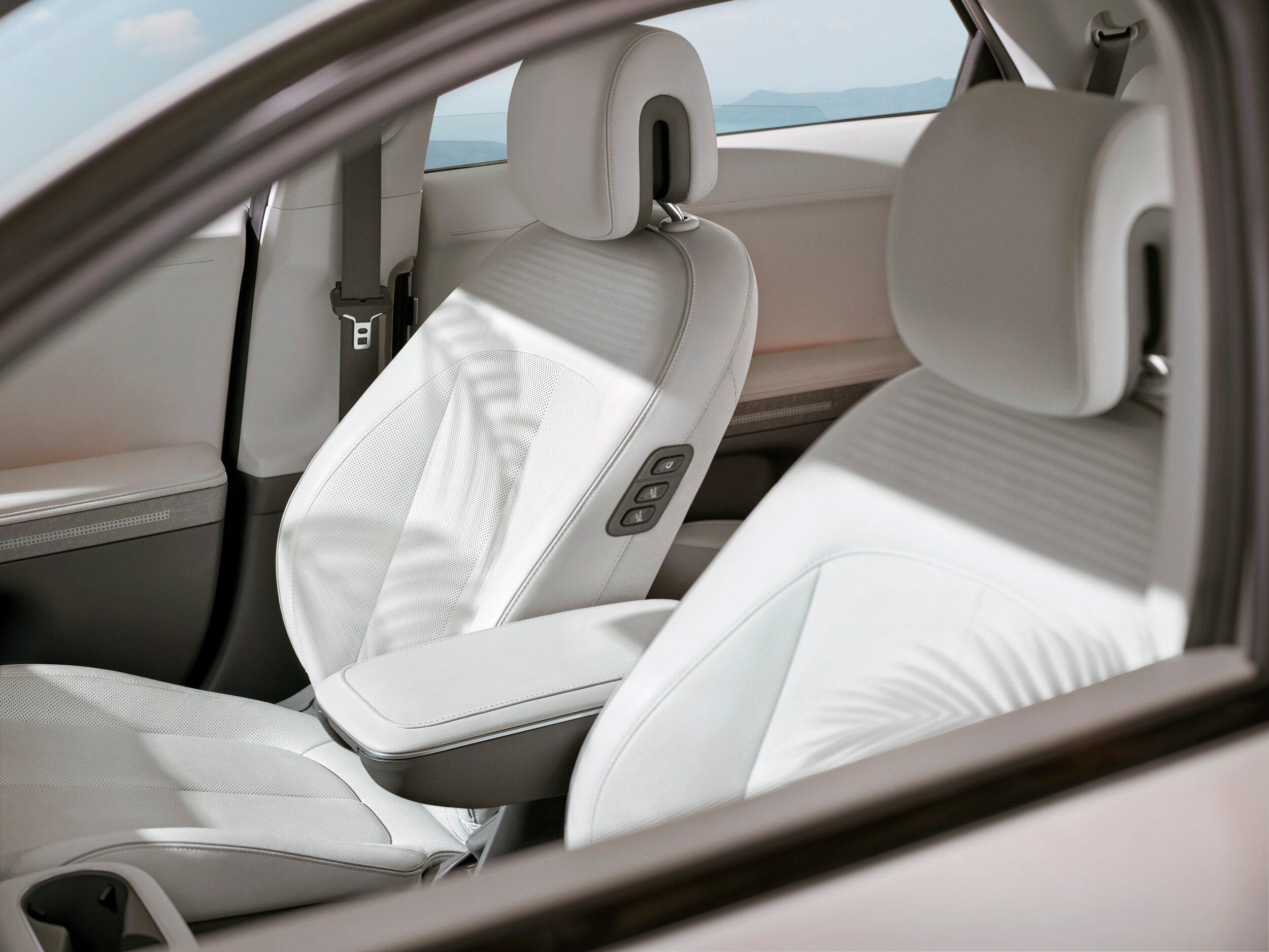 2023-Hyundai-IONIQ5-Limited-SUV-I04.jpg