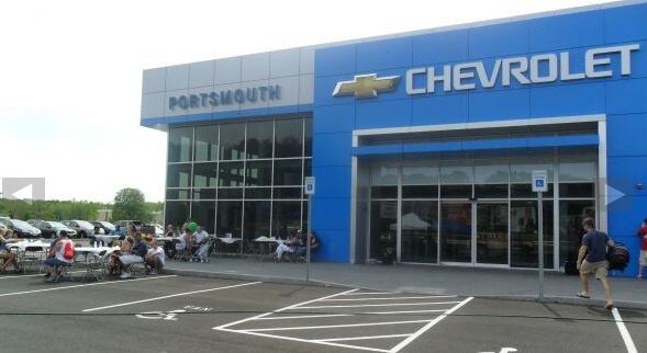 PEOPLE ENJOYING PORTSMOUTH CHEVY WHEB.JPG