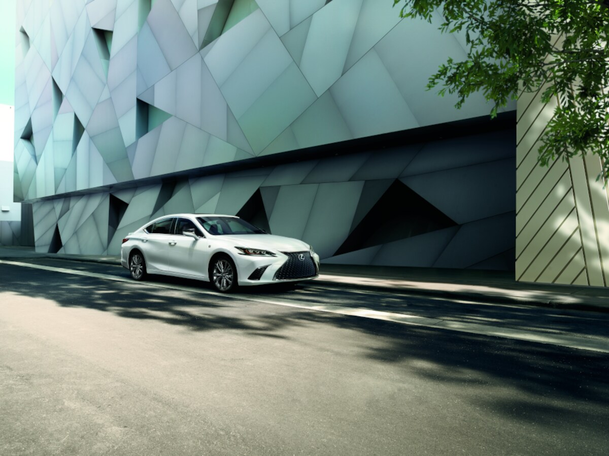 2021 Lexus ES.png