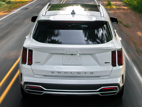 2022 Kia Sorento Plug-In Hybrid Rear Angle