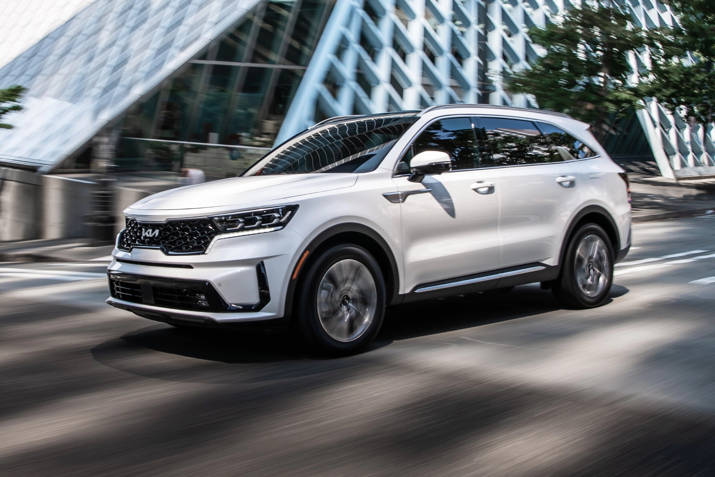 gallery_sorento_phev_2022_exterior_1 .jpg