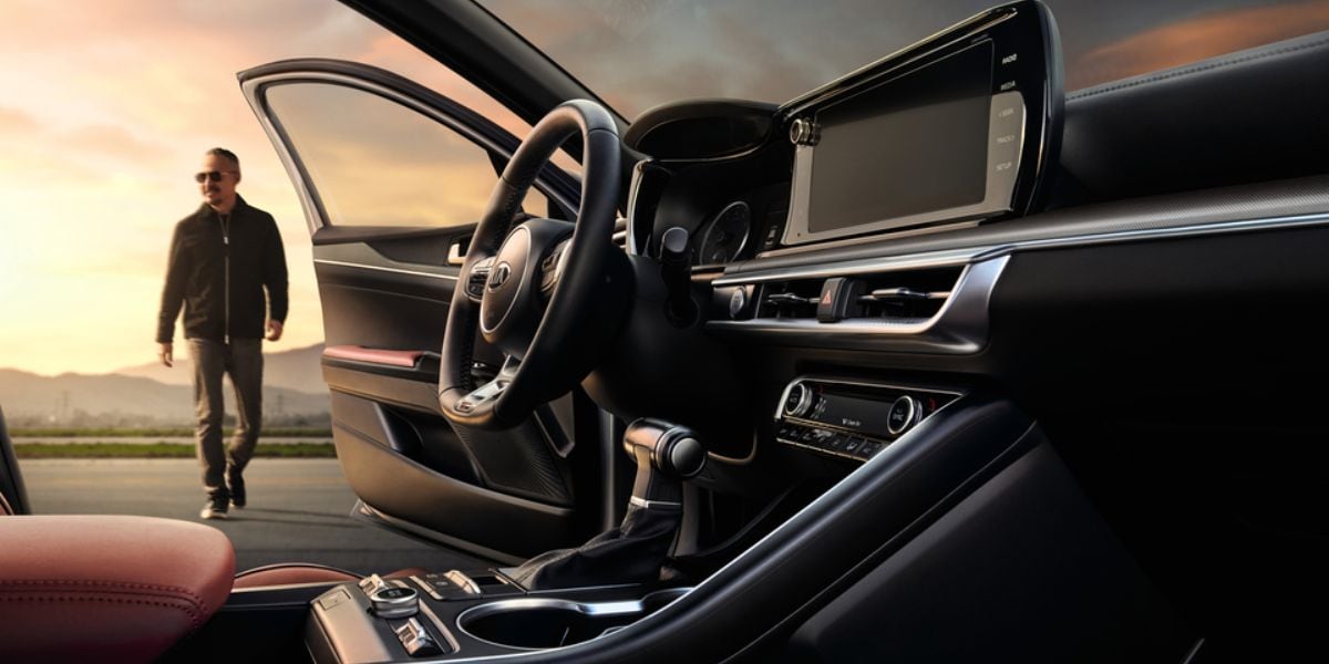 KIA-Lifestyle Man walking toward car with open door_long.jpeg