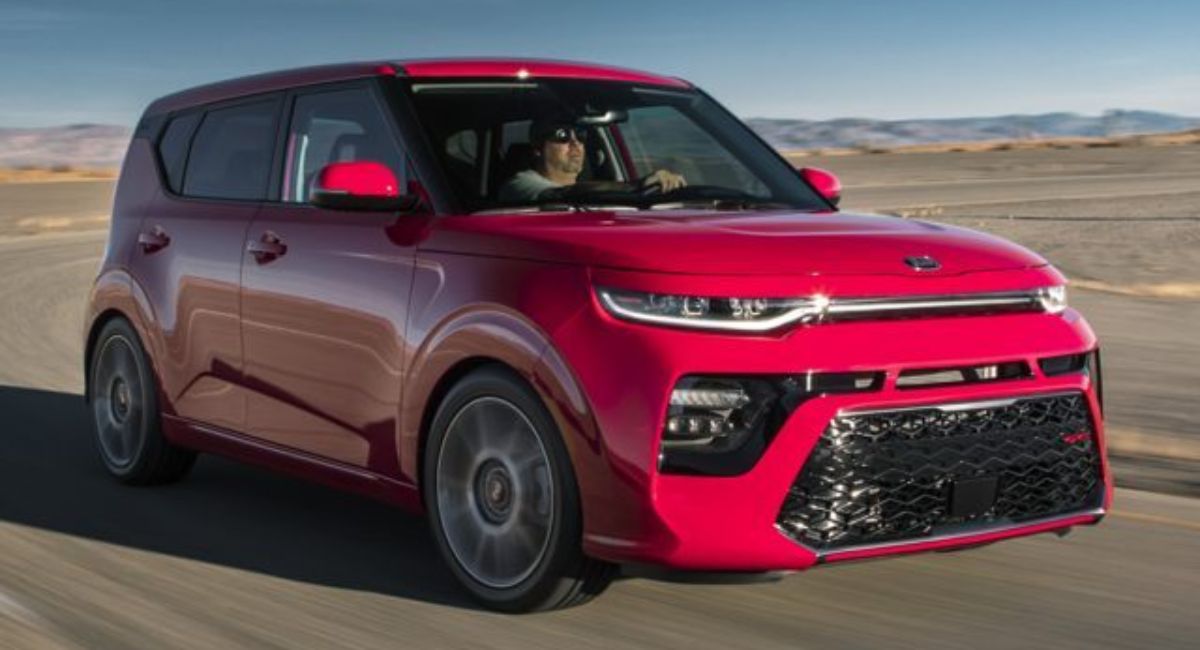 2021-Kia-Soul-being-driven-with-mountains-in-background_long.jpg