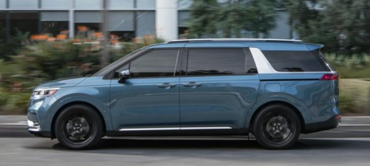 2022 Kia Carnival blue_long.jpg