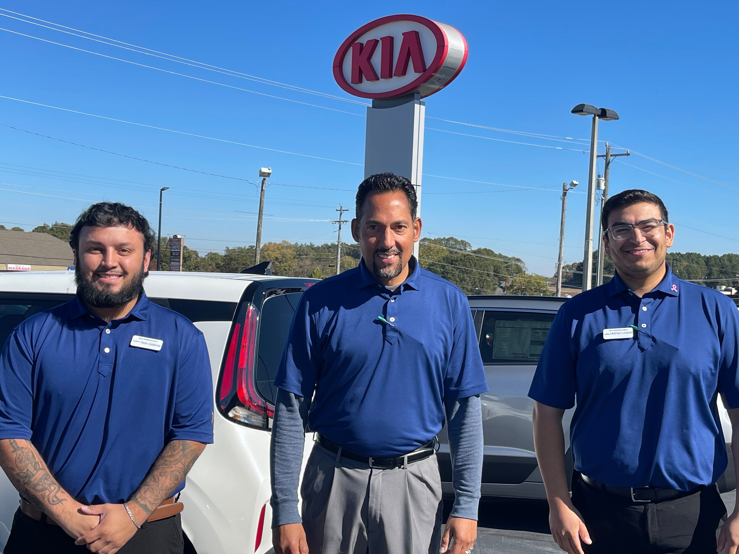 Fred Anderson Kia of Greer Ofrece Servicio de Auto y Hablamos Español