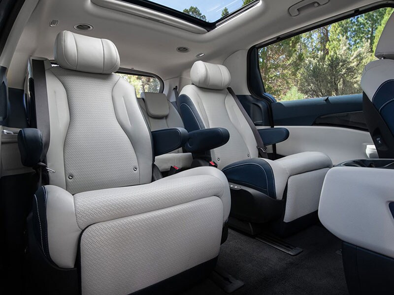 Kia-Carnival-Hybrid-Interior.jpg