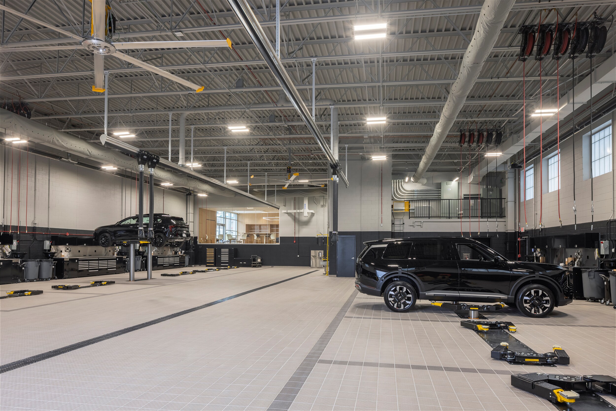 Kia-Service-3400-building_0715%20-%20SMALL.jpg