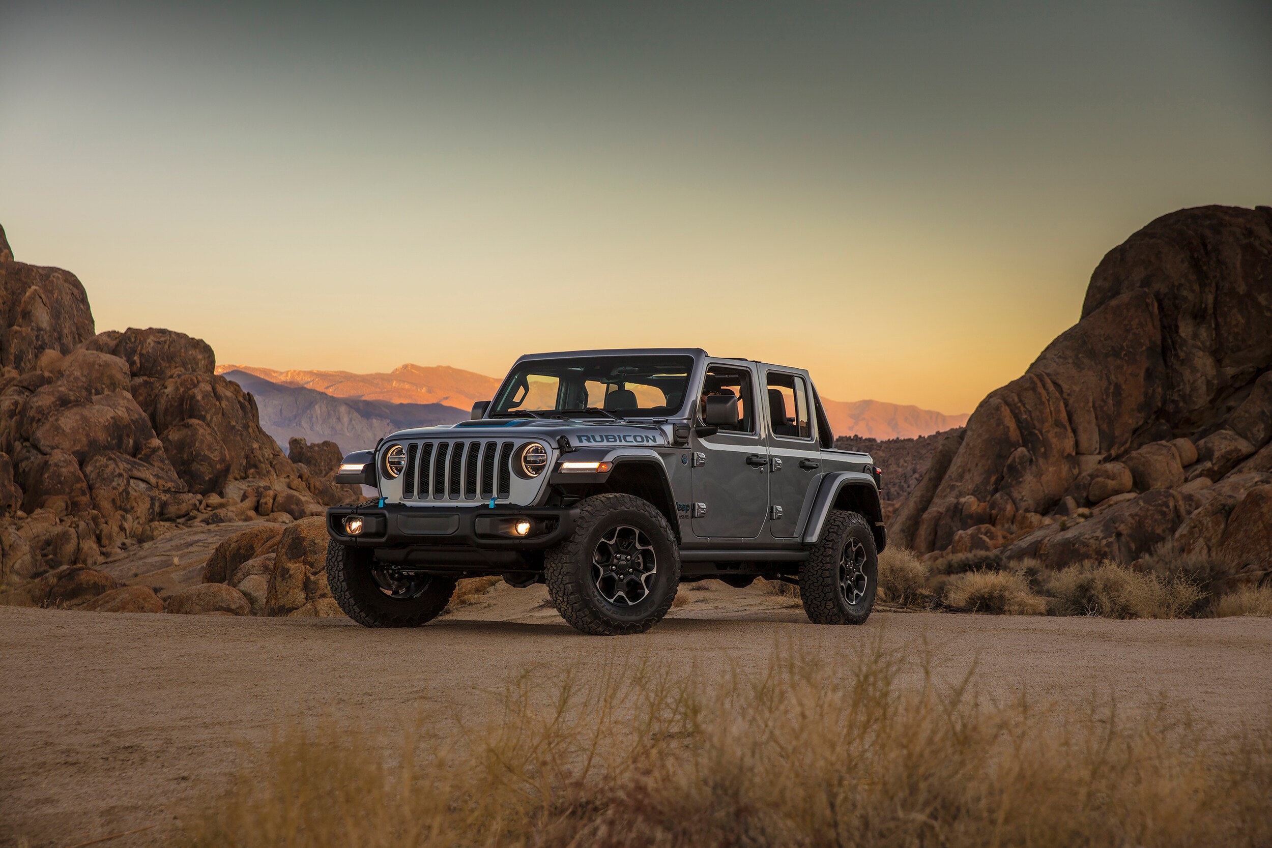 2021-Jeep-WranglerJLUnlimited-Rubicon4XE-SUV-L08.jpg