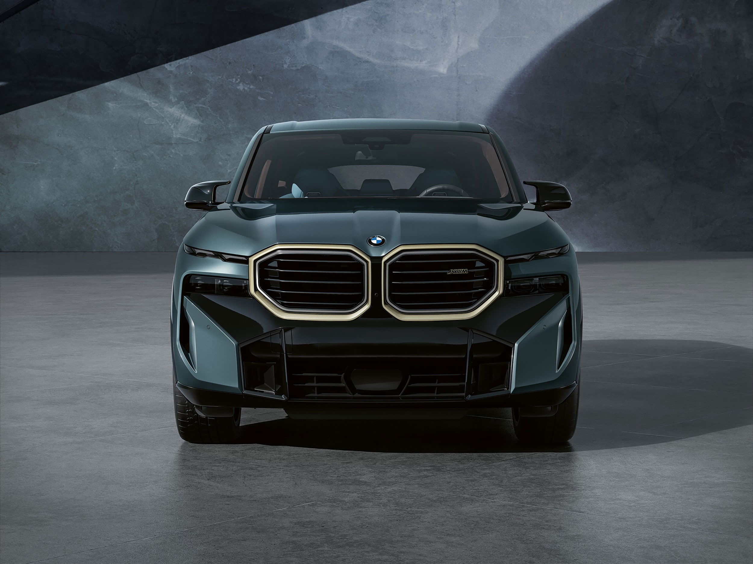 2023-BMW-XM-SUV-L01.jpg