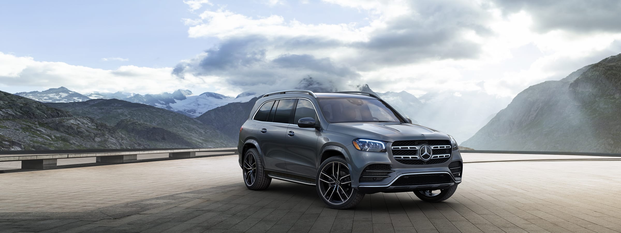 2022-GLS-SUV-HERO-DR.jpg