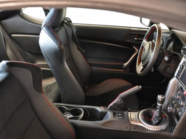 2013_subaru_brz_int_ot_91412_500.jpg