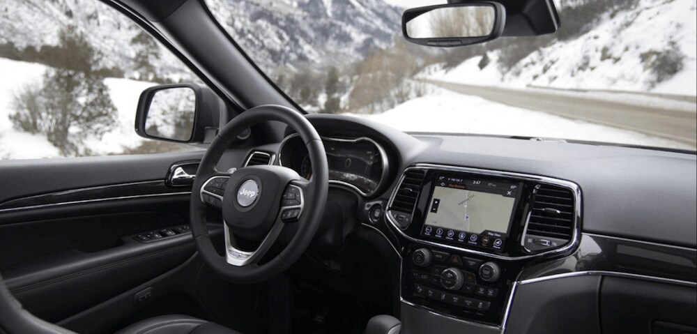 2020 Jeep Grand Cherokee interior dashboard.png