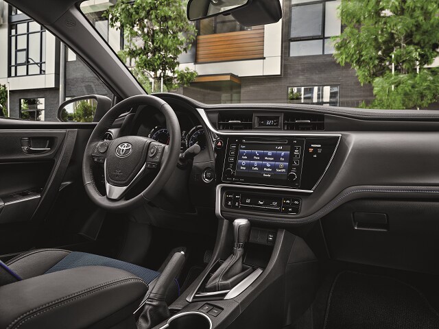 2018-Toyota-Corolla-Interior.png