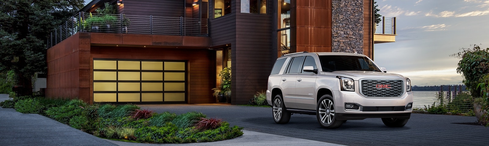 2018-GMC-Yukon-Denali-Front.png
