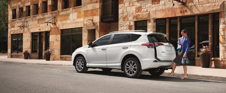 2018-Toyota-RAV4-Rear.png