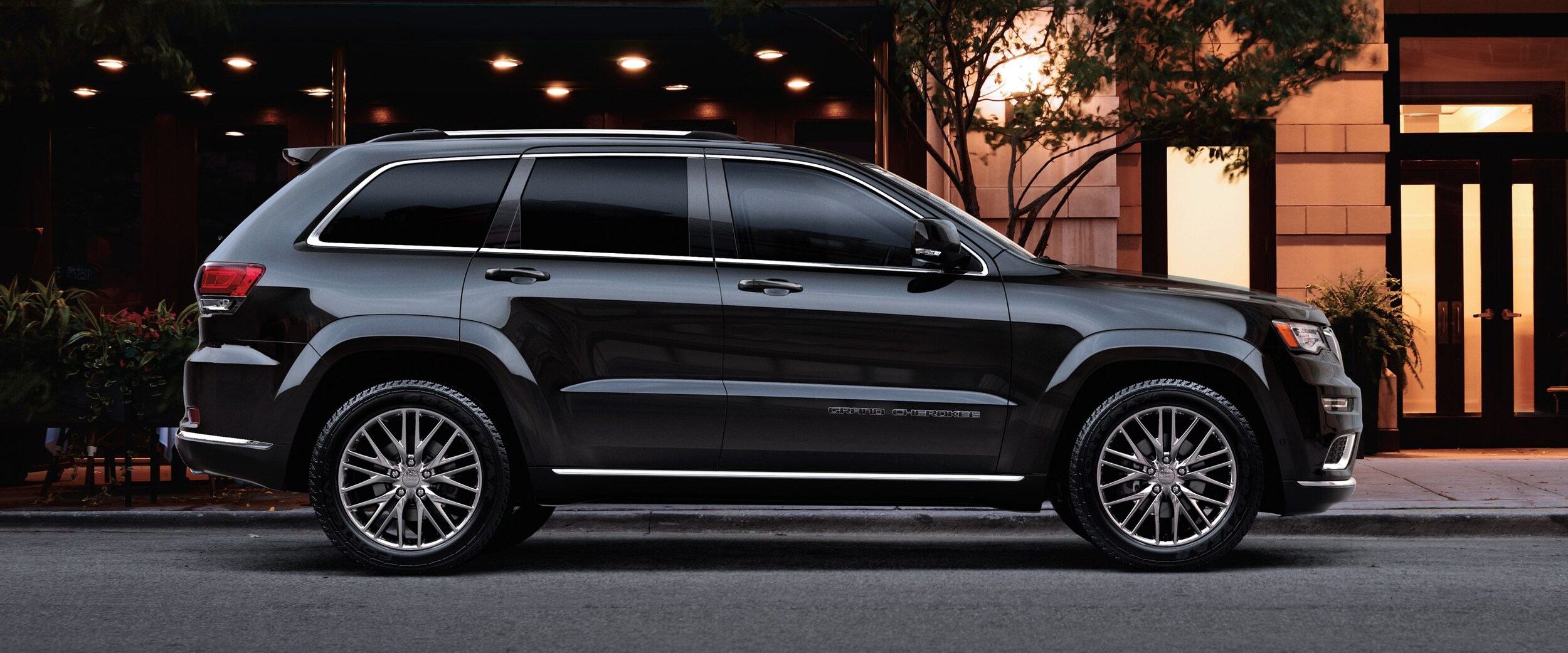 2018-Jeep-Grand-Cherokee-Exterior-Legendary-Design-Summit.jpg.image.2880.jpg