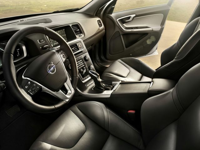 2017-Volvo-S60-Interior.jpg