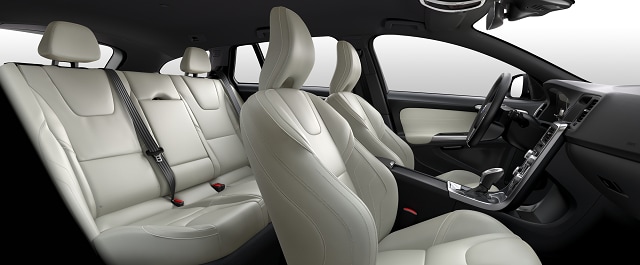 2017-Volvo-V60-Interior.png