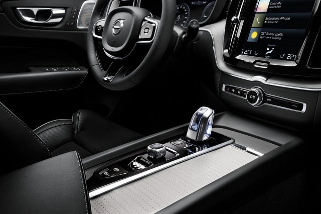 2018-Volvo-XC60-Interior.png