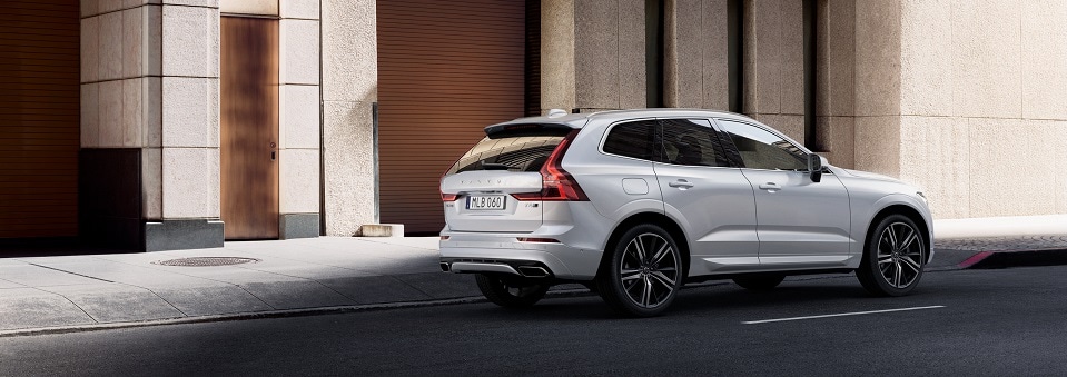 2017-Volvo-XC60-T6-Profile.jpg
