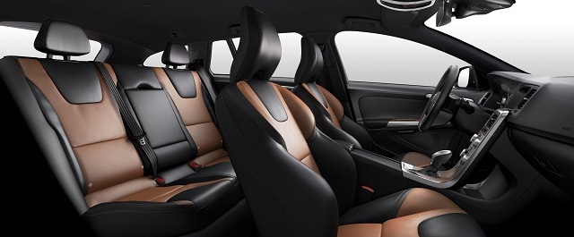 2017-Volvo-V60-Cross-Country-Interior.jpg