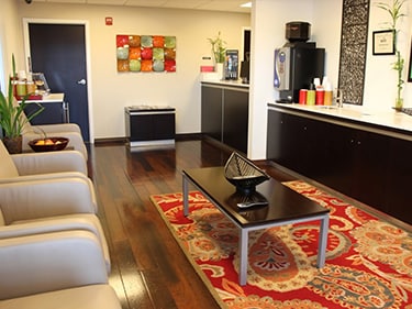 The guest lounge at Kuni Westside Infiniti has a wide variety of snacks, drinks, cookies, tea, coffee, and more!
