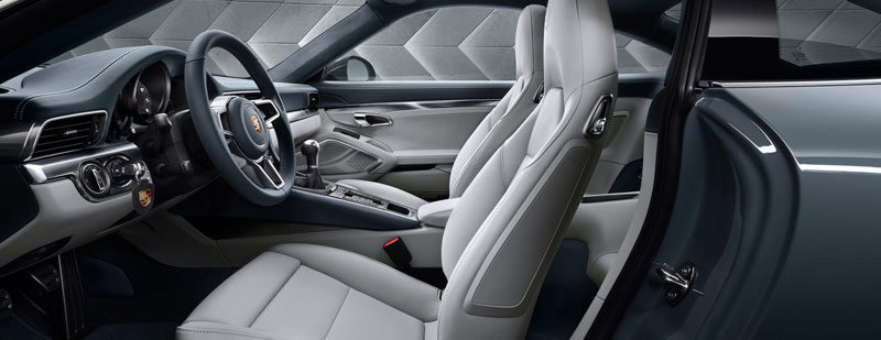 2018 Porsche 911 Carrera Interior Features & Technology