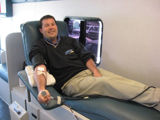 Kendall Foss giving blood