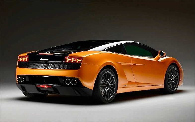 The Gallardo Bicolore is style and finesse mixed with raw power and sex 