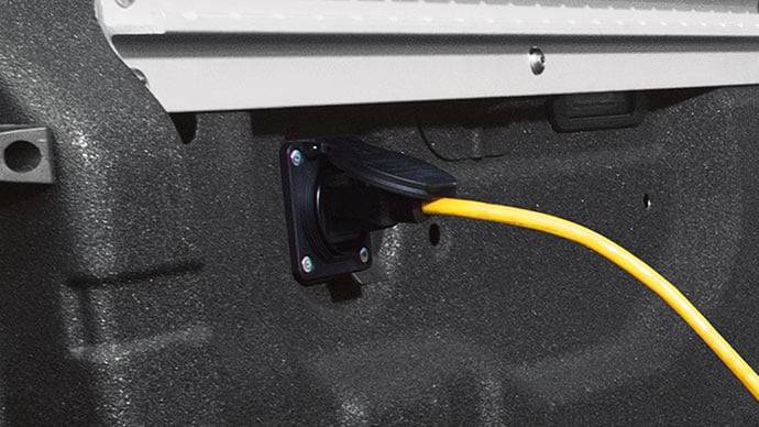 2017 Nissan Titan truck bed 120-v outlet