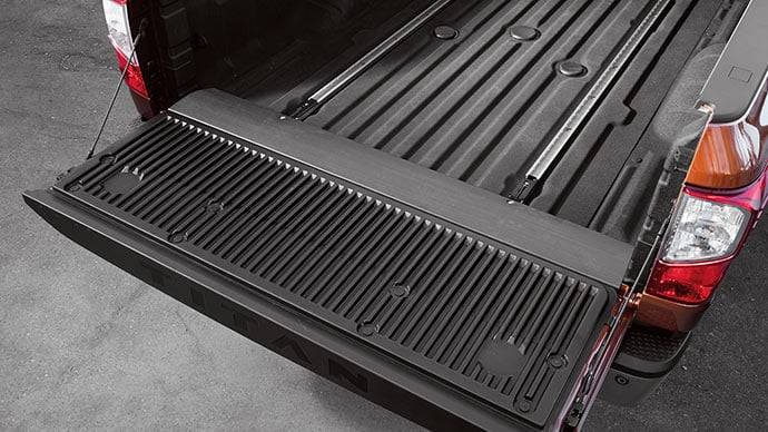 2017 Nissan Titan dampened assist tailgate