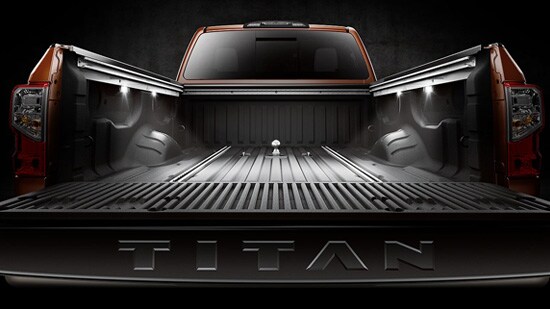 2017 Nissan Titan truck bed gooseneck hitch
